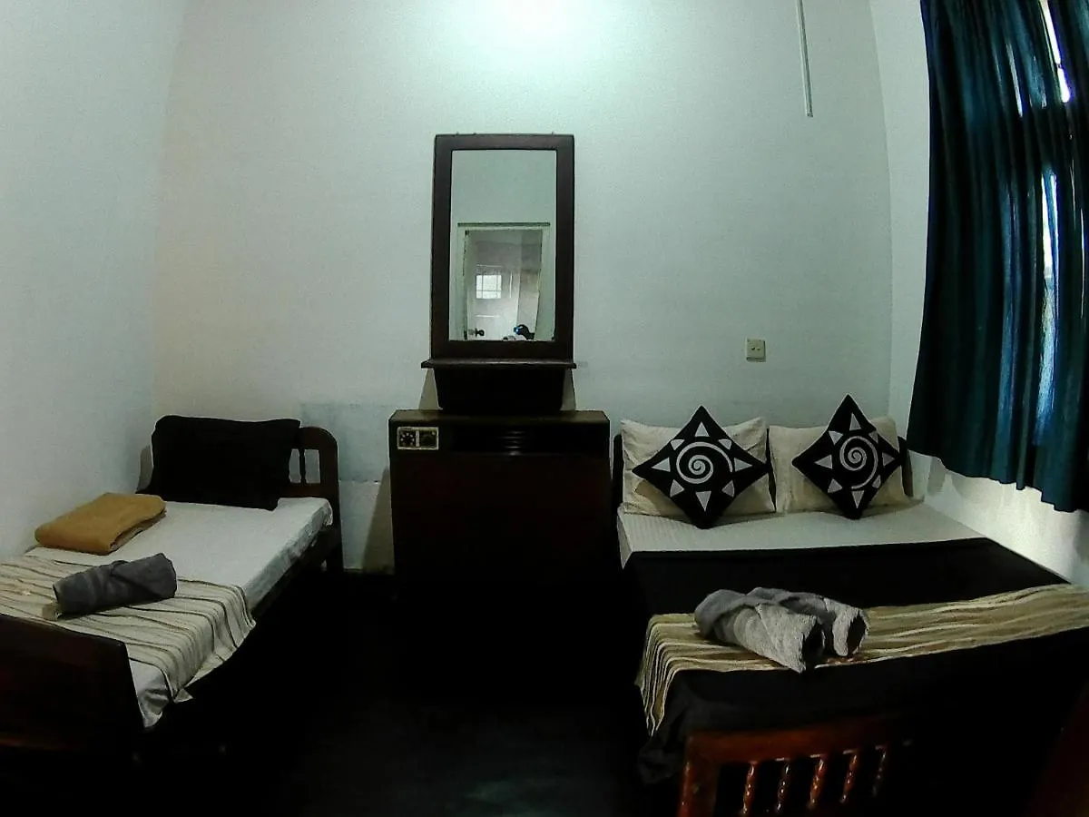 Yoyo Beach Hostel Negombo