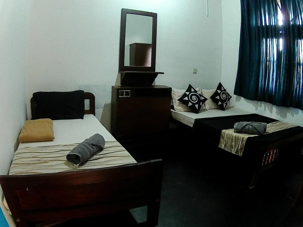 Yoyo Beach Hostel Negombo