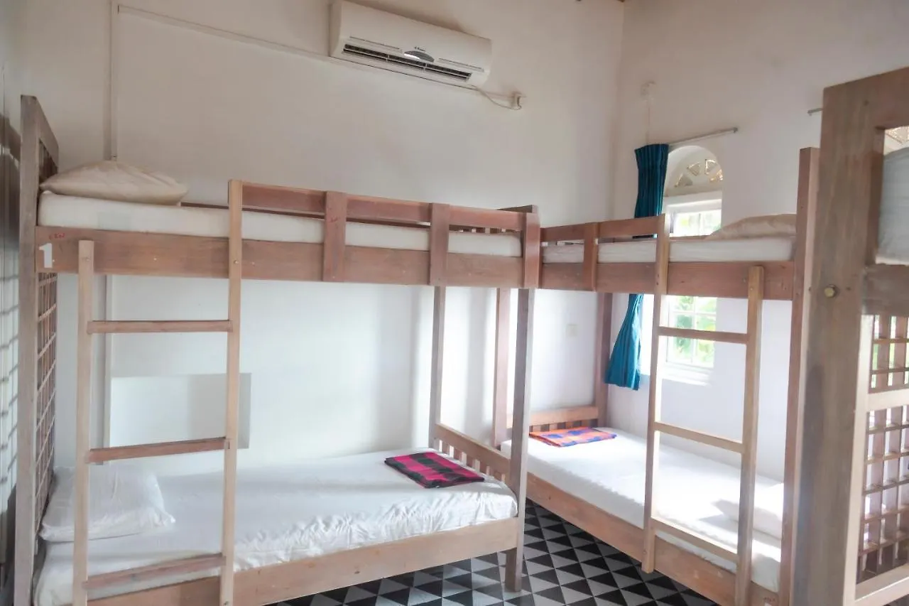 Yoyo Beach Hostel Negombo