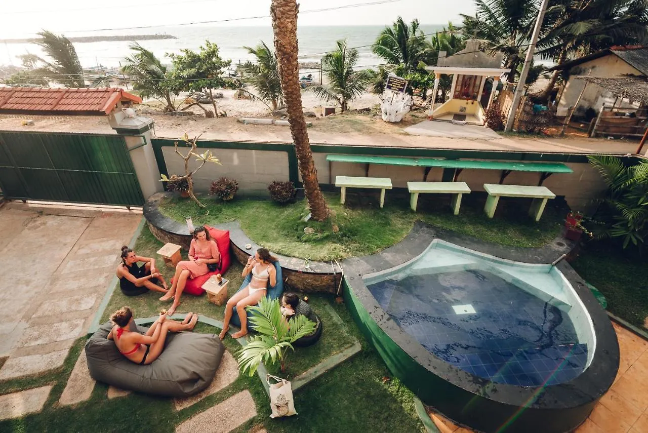 Yoyo Beach Hostel Negombo 0*,